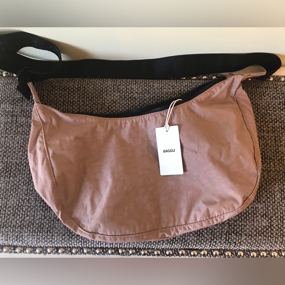 NWT Taupe Baggu Medium Cresent